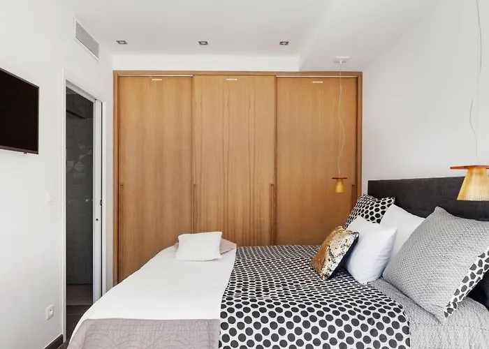 Vakantiehuis Luxurioese Schaeferei 2km Vom Von Santa Giulia Entfernt By Interhome *